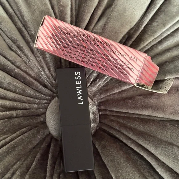 Lawless satin luxe classic cream child lipstick - Picture 4 of 9